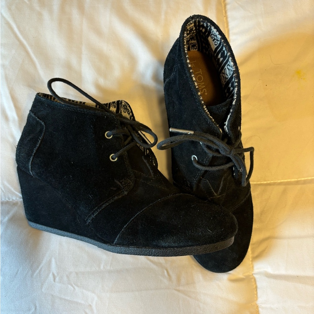 Black Toms size 9 wedges.